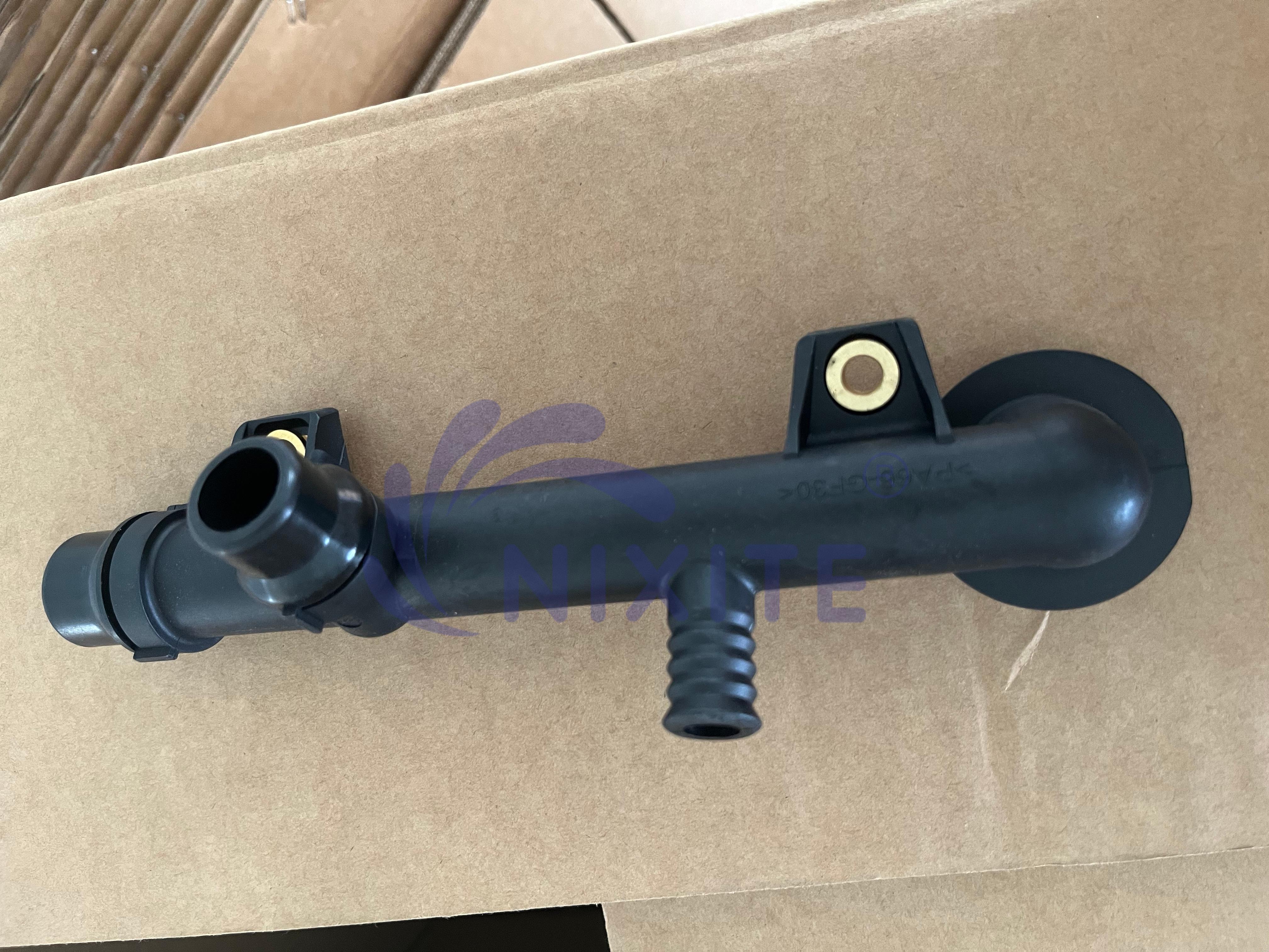 11 53 1 709 232 Engine Coolant Thermostat Housing Water Flange