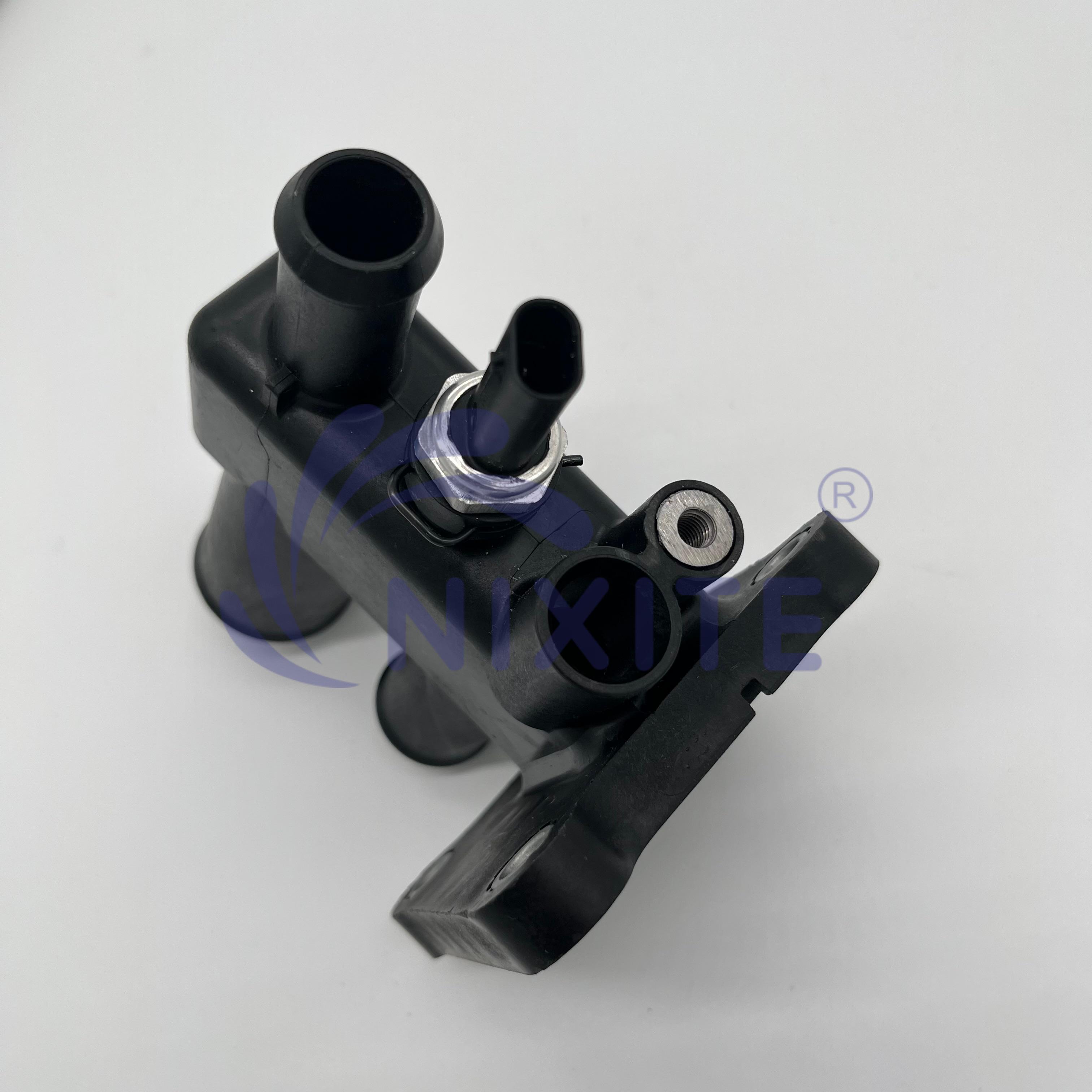 K2GE-8K556-AB, K2GE-8K556-AK Engine Coolant Thermostat Housing Water Flange