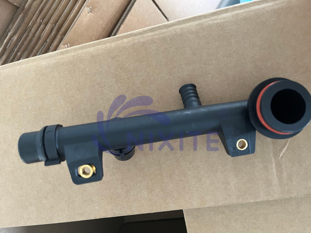 11 53 1 709 232 Engine Coolant Thermostat Housing Water Flange