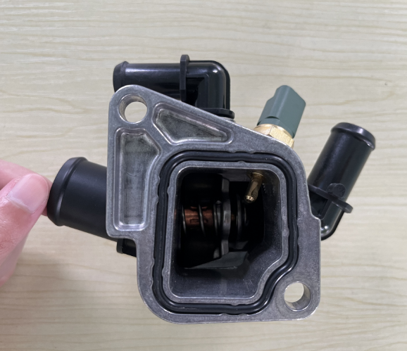 55224022, 55194271, 55202373 Engine Coolant Thermostat Housing Assembly for FIAT, ALFA ROMEO