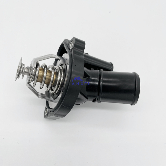 902-733, 1374191, 1462483, 1475495, 1306010-37K, 3M4G-8575A-C Engine Coolant Thermostat Housing Assembly