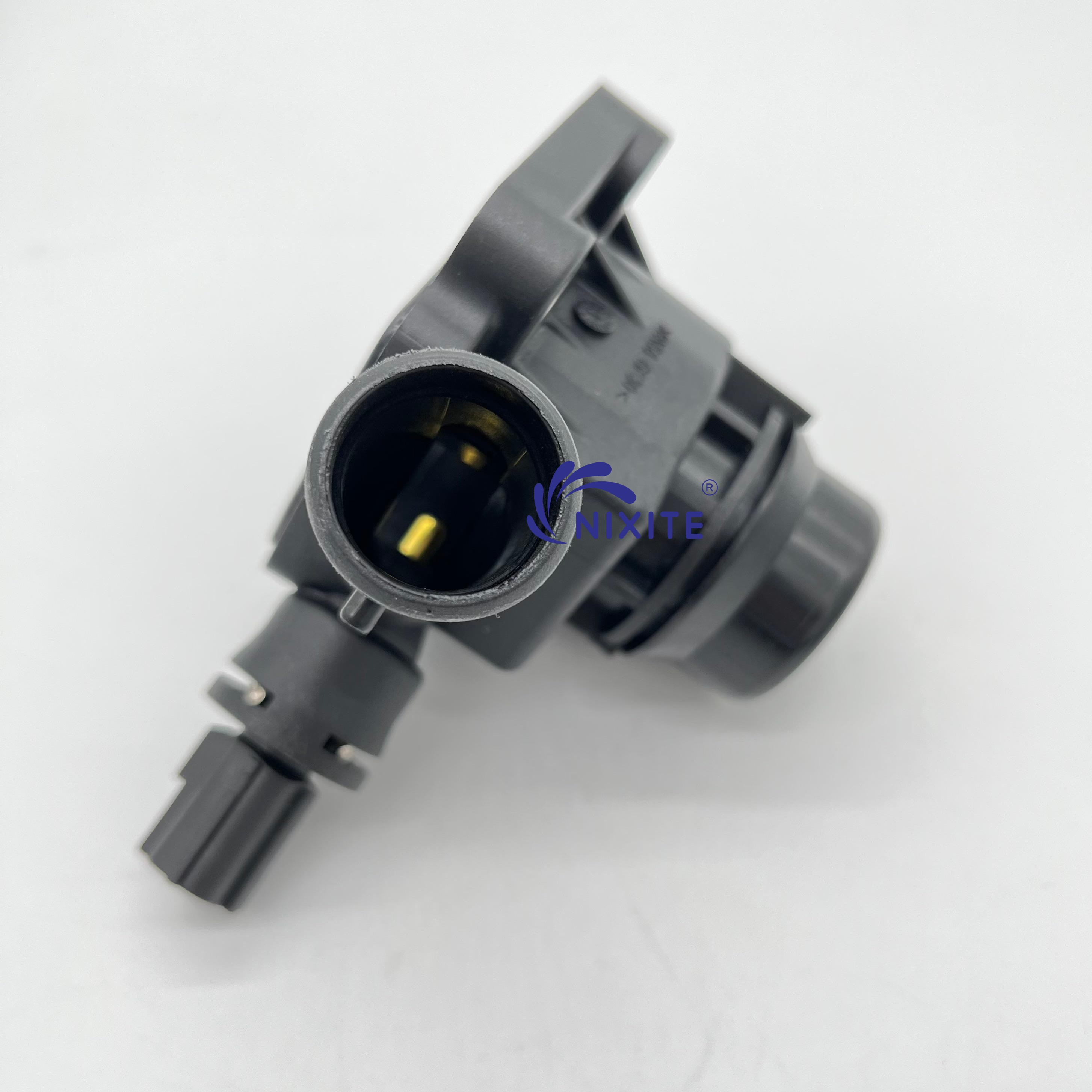 30774489, 31355151, LR006071 Engine Coolant Thermostat Housing Assembly