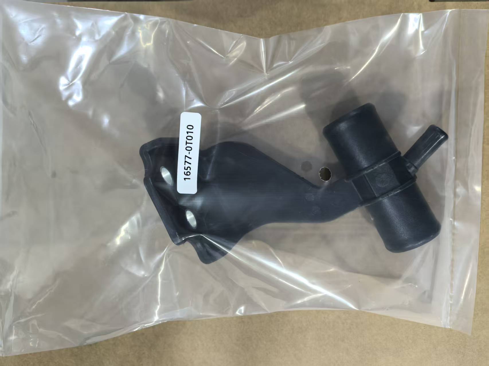 16577-0T010 Engine Coolant Thermostat Housing Water Flange for TOYOTA